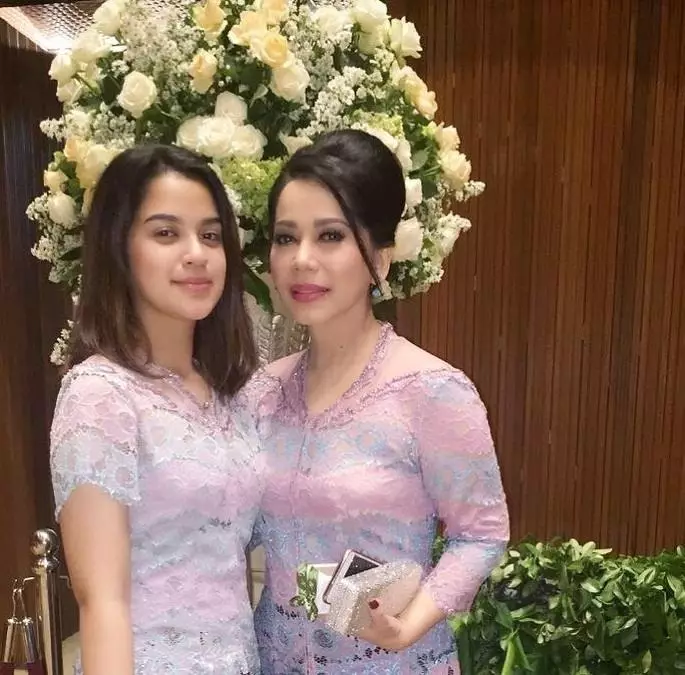 Rambut pedangdut disanggul saat kondangan Instagram