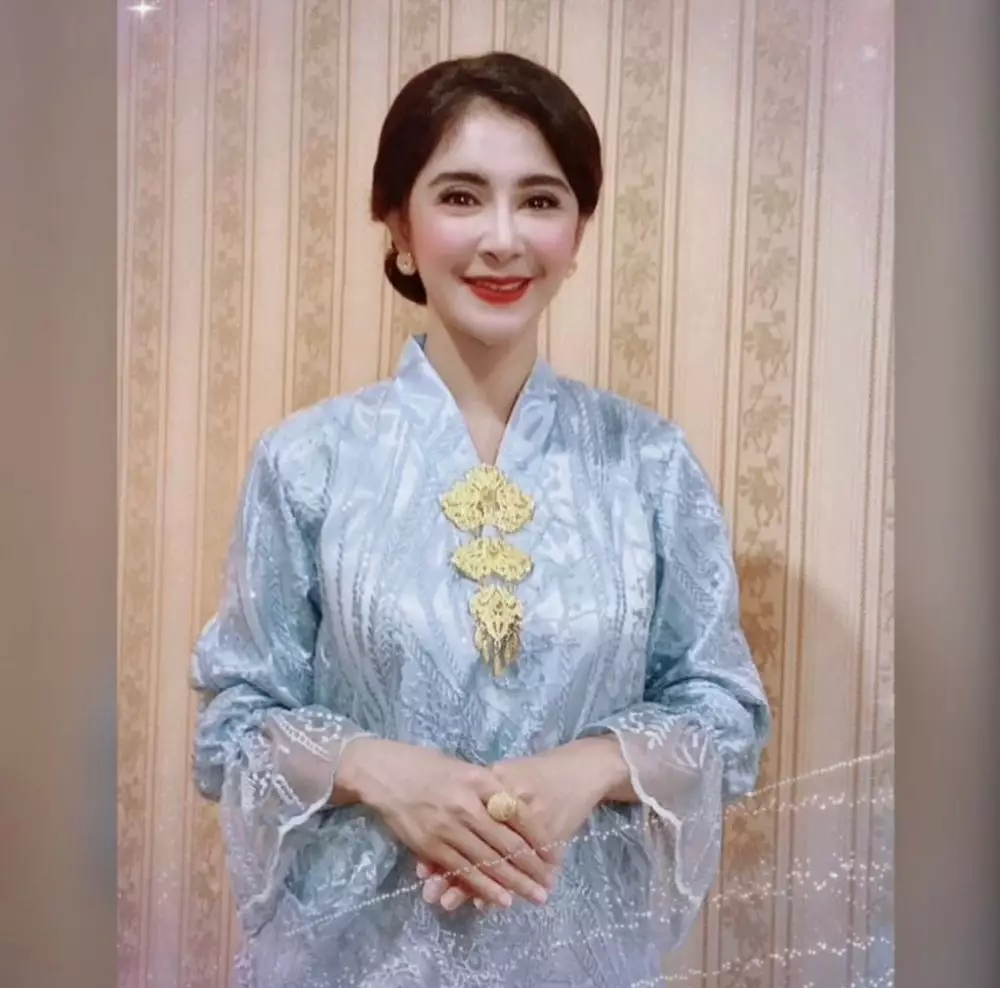 Rambut pedangdut disanggul saat kondangan Instagram
