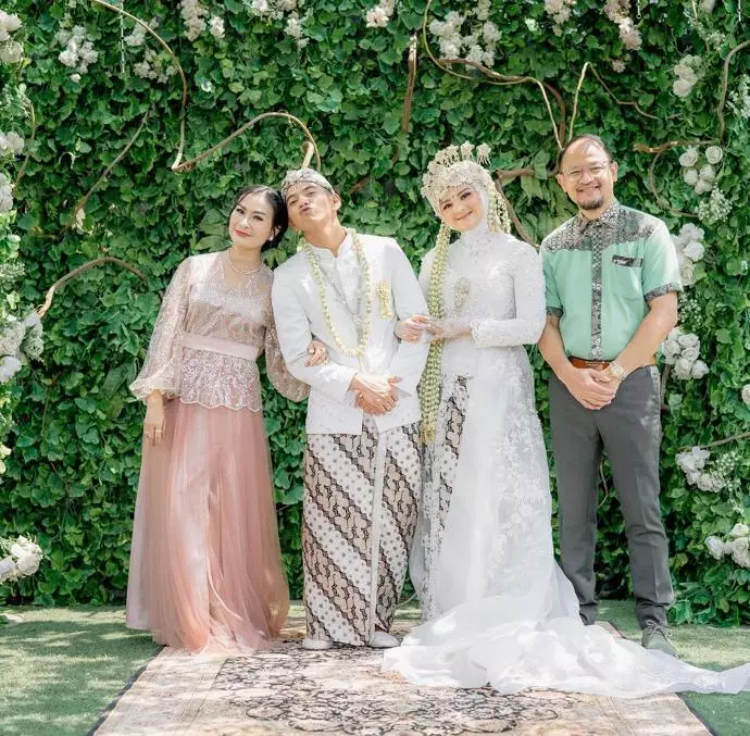 Rambut pedangdut disanggul saat kondangan Instagram