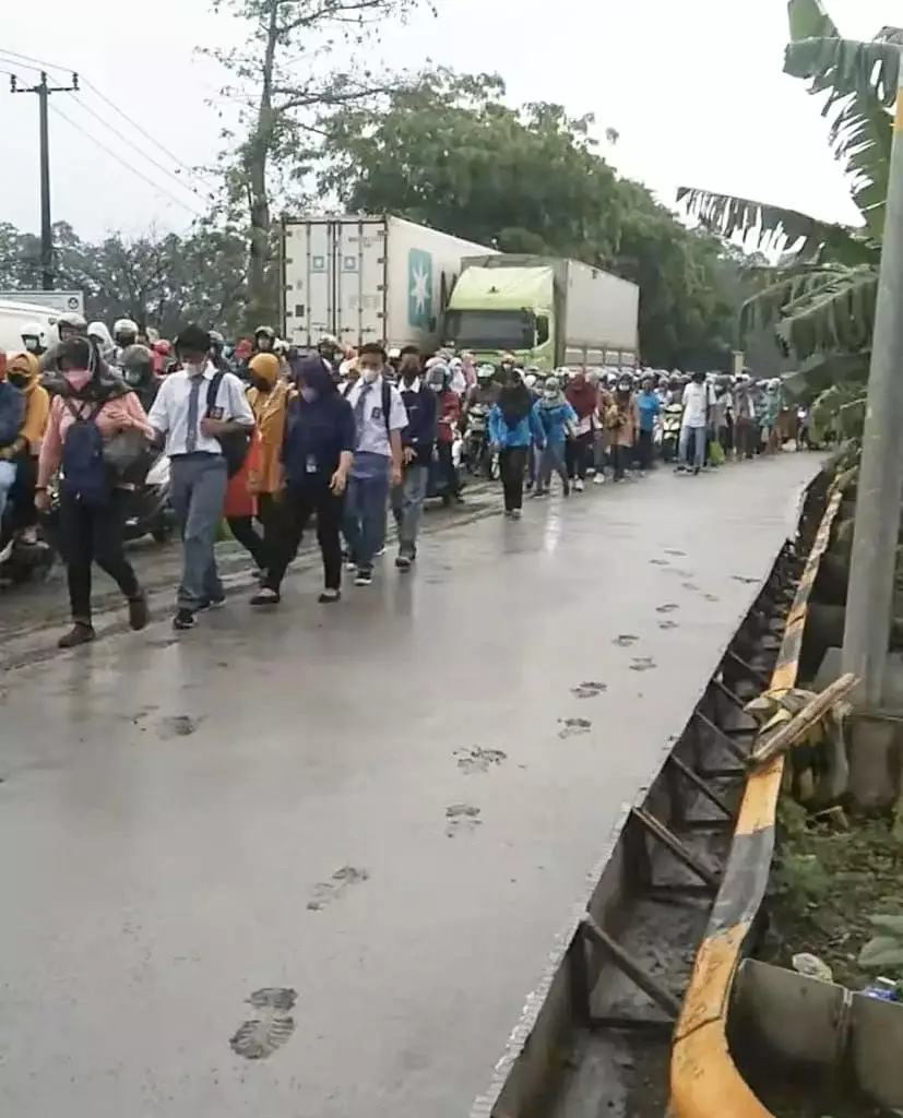 momen lucu waktu orang asal terobos © 2021 instagram.com momen lucu waktu orang asal terobos © 2021 instagram.com