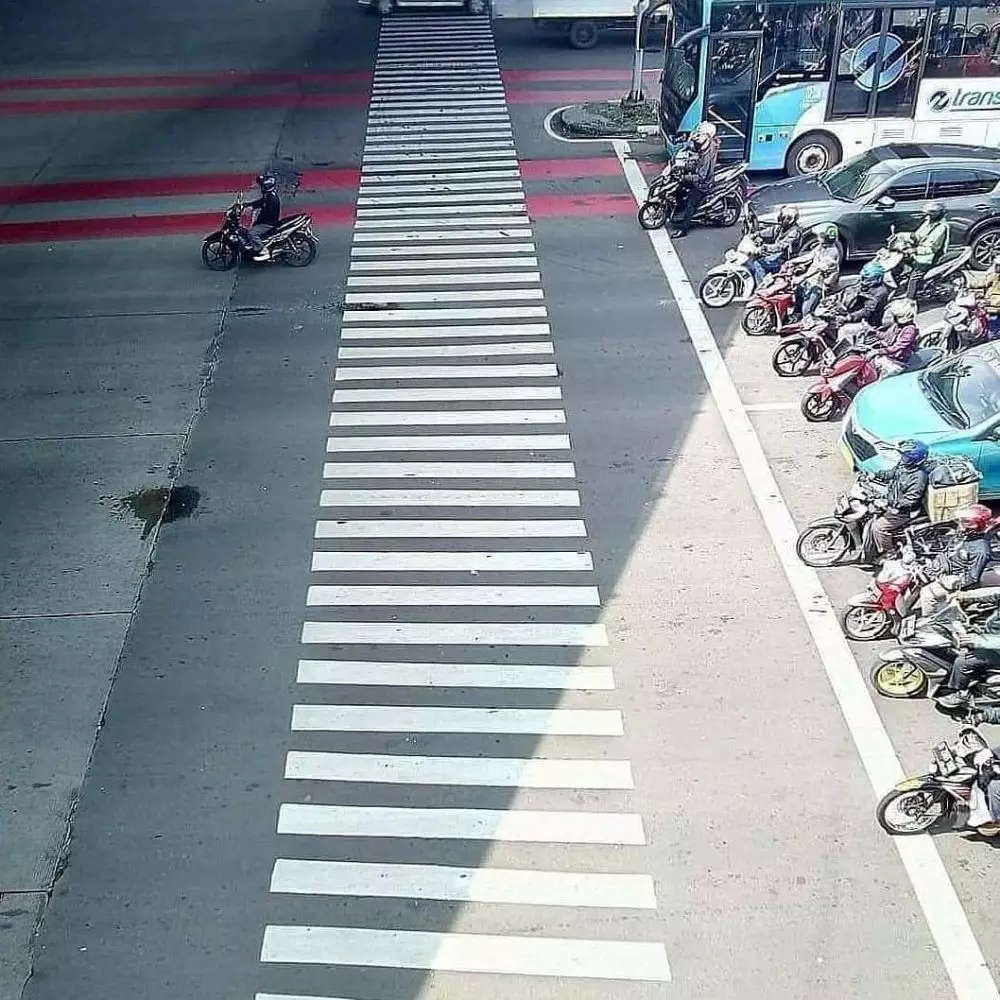 momen lucu waktu orang asal terobos © 2021 instagram.com momen lucu waktu orang asal terobos © 2021 instagram.com