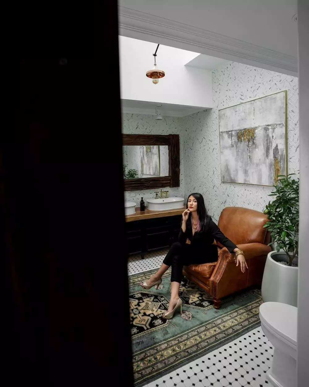 kamar mandi Sharena Delon lengkap dengan AC dan sofa Instagram