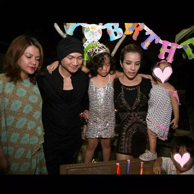 momen kebersamaan keluarga sheila marcia dan anji © instagram