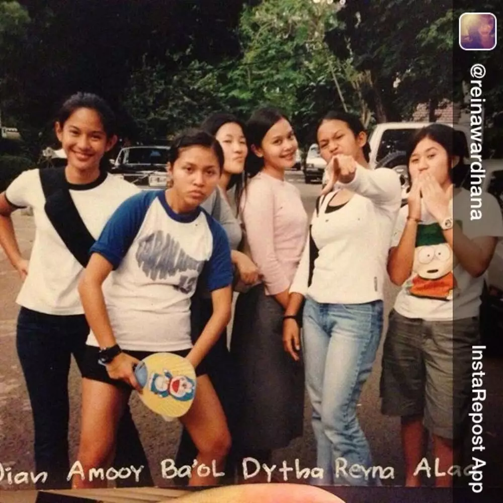 potret lawas dian sastrowardoyo bareng geng sma © instagram potret lawas dian sastrowardoyo bareng geng sma © instagram