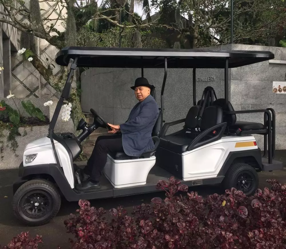 Viral pria panjat patung GWK Bali © Instagram