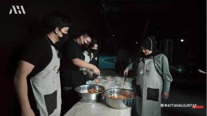 atta halilintar dan aurel masak sosis  © YouTube atta halilintar dan aurel masak sosis  © YouTube