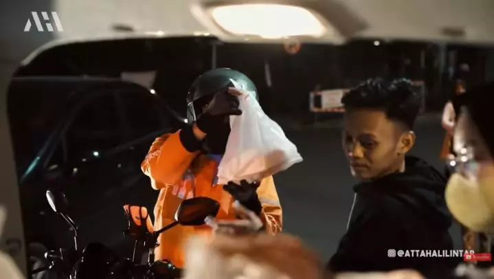 atta halilintar dan aurel masak sosis  © YouTube atta halilintar dan aurel masak sosis  © YouTube