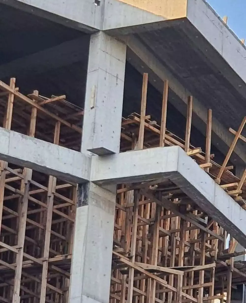 kerjaan kuli bangunan jadi nyeleneh banget © 2021 instagram.com