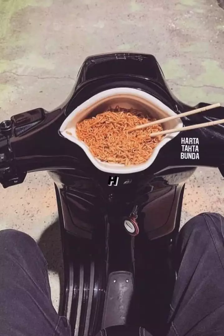 potret lucu orang yang penting makan © 2021 instagram.com