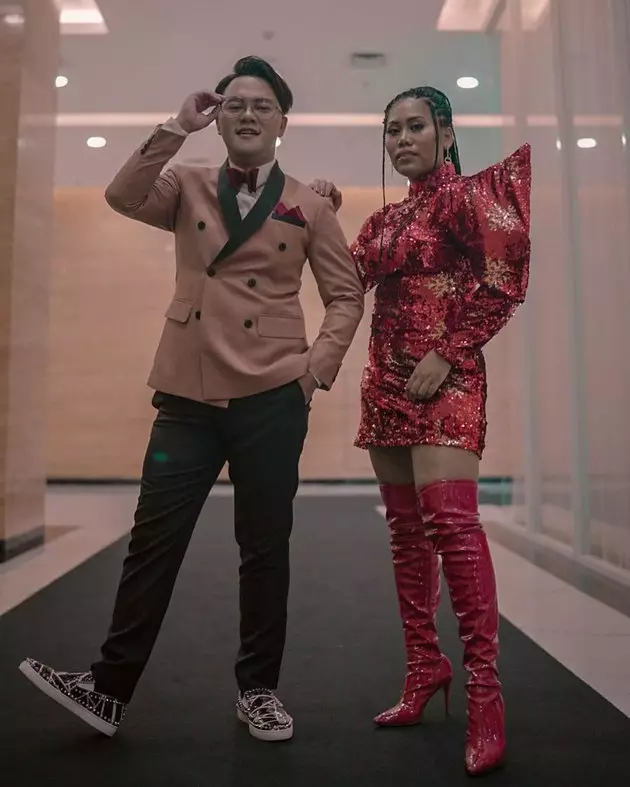 Gaya penyanyi di Anugerah Dangdut Indonesia © Instagram