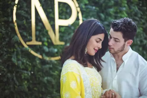 potret mesra Priyanka Nick Jonas © 2021 brilio.net