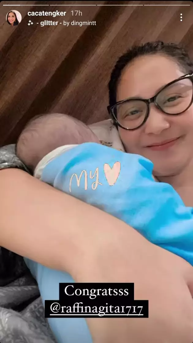 Potret keluarga Raffi dan Nagita gendong baby R © berbagai sumber