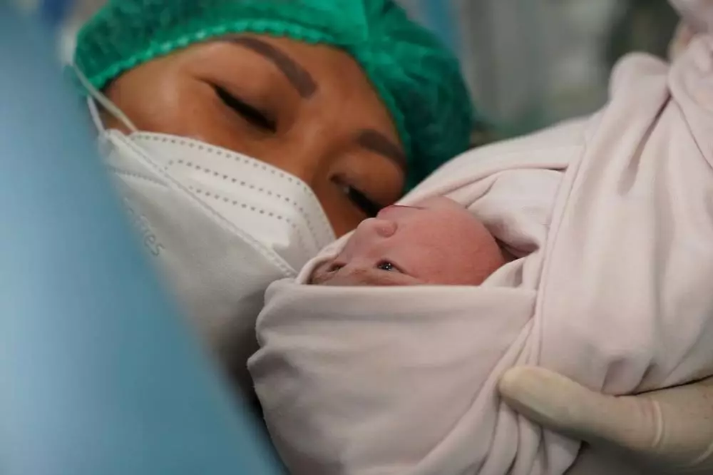 cerita kelahiran nola b3  © instagram