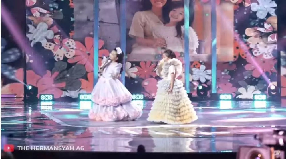 gaya thalia dan arsy duet bareng © berbagai sumber gaya thalia dan arsy duet bareng © berbagai sumber