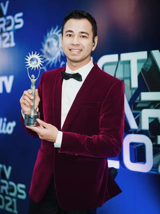 Raffi Ahmad menang SCTV Awards 2021 Instagram/@raffinagita1717