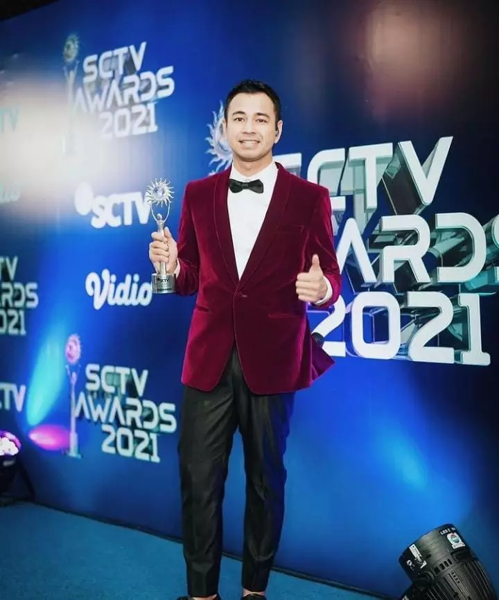 Raffi Ahmad menang SCTV Awards 2021 Instagram/@raffinagita1717