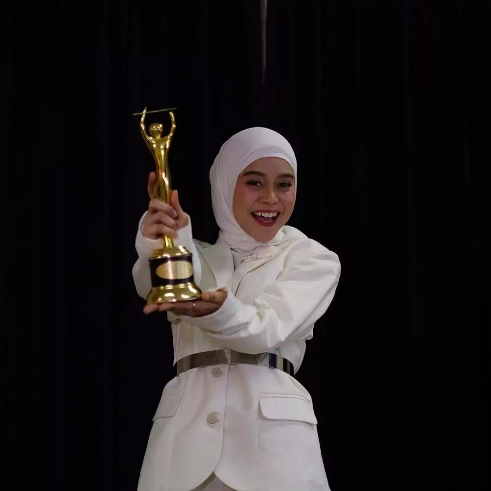 Penghargaan alumni D'Academy © Instagram