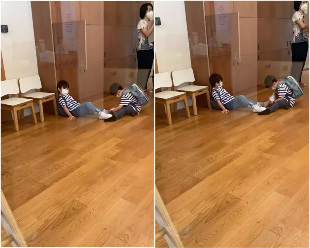 bantu lepas sepatu aksi anak sandra dewi banjir pujian © instagram