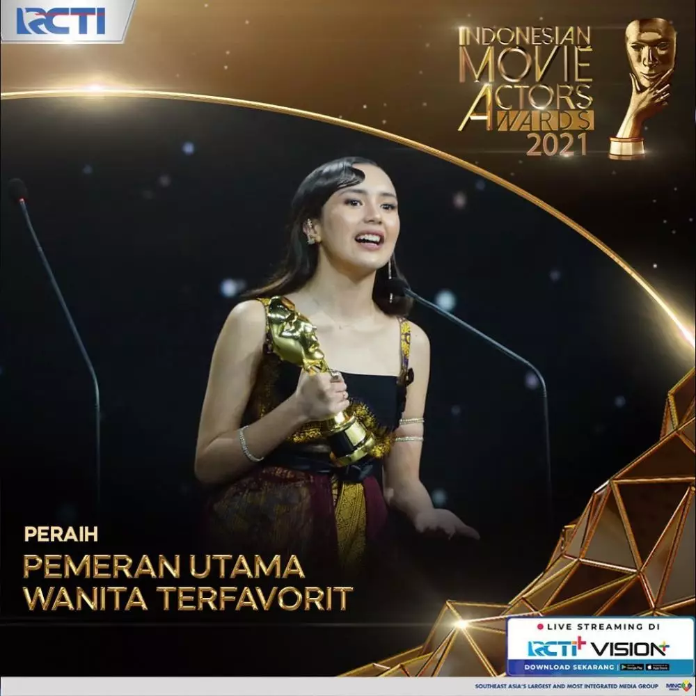 gaya beby tsabina di penghargaan ima awards © instagram