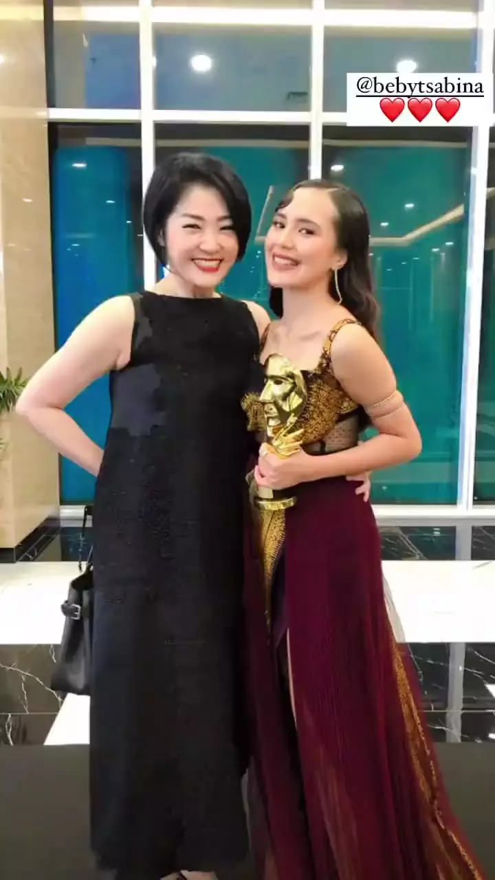 gaya beby tsabina di penghargaan ima awards © instagram