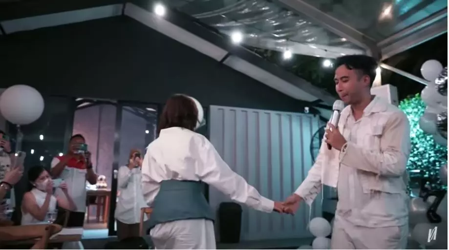 momen vidi aldiano melamar sheila dara © YouTube