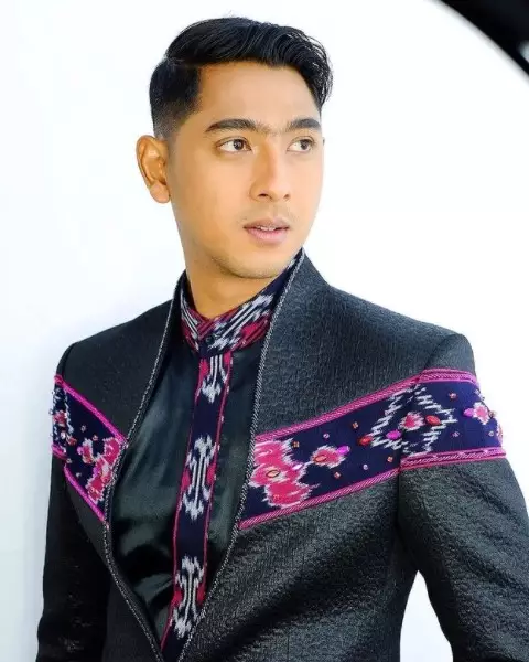 Penampilan Arya Saloka di IMA Awards 2021 © Instagram Penampilan Arya Saloka di IMA Awards 2021 © Instagram