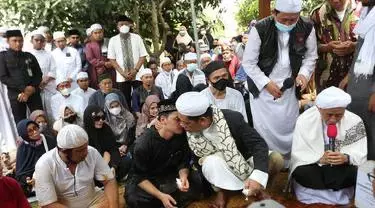 momen pemakaman Ameer Azzikra Instagram/Kapanlagi.com