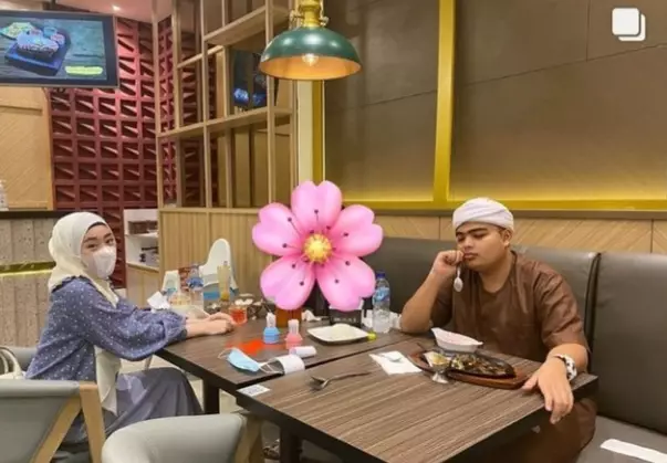 Momen kenangan Larissa Chou dan Ameer Azzikra Berbagai sumber  Momen kenangan Larissa Chou dan Ameer Azzikra Berbagai sumber