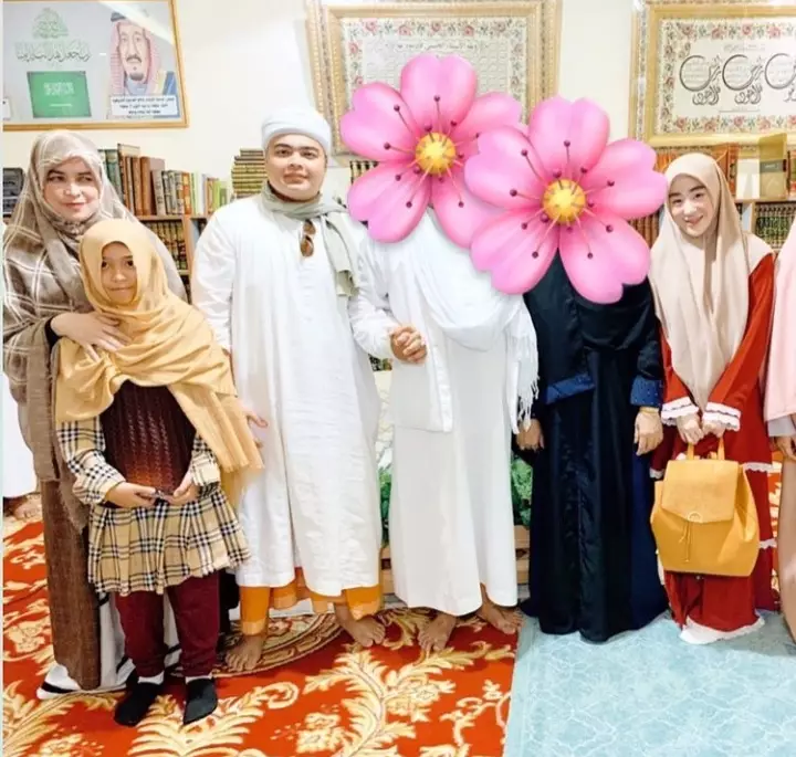 Momen kenangan Larissa Chou dan Ameer Azzikra Berbagai sumber  Momen kenangan Larissa Chou dan Ameer Azzikra Berbagai sumber