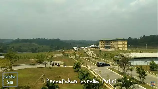 Potret pesantren Ameer dan Alvin © YouTube/Rakha San