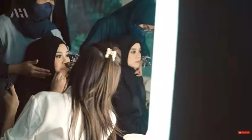 Aurel-Atta & Lesty-Billar maternity shoot bareng © YouTube