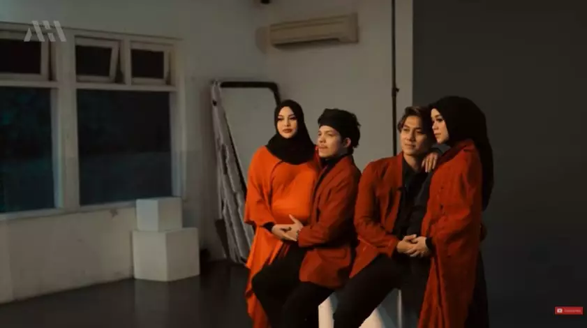 Aurel-Atta & Lesty-Billar maternity shoot bareng © YouTube