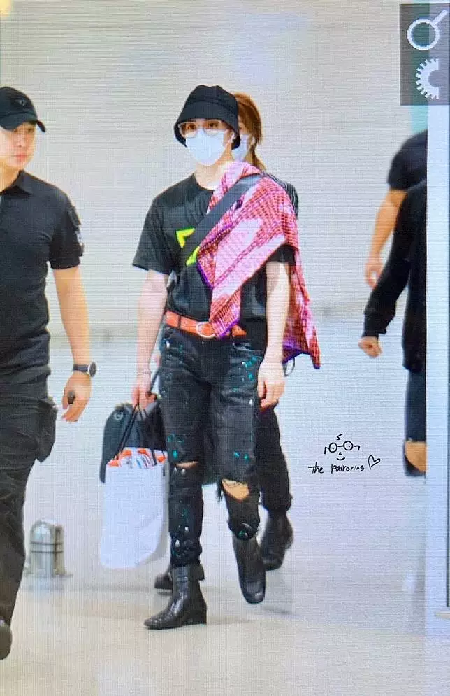 Gaya airport fashion idol K-Pop Berbagai sumber  Gaya airport fashion idol K-Pop Berbagai sumber