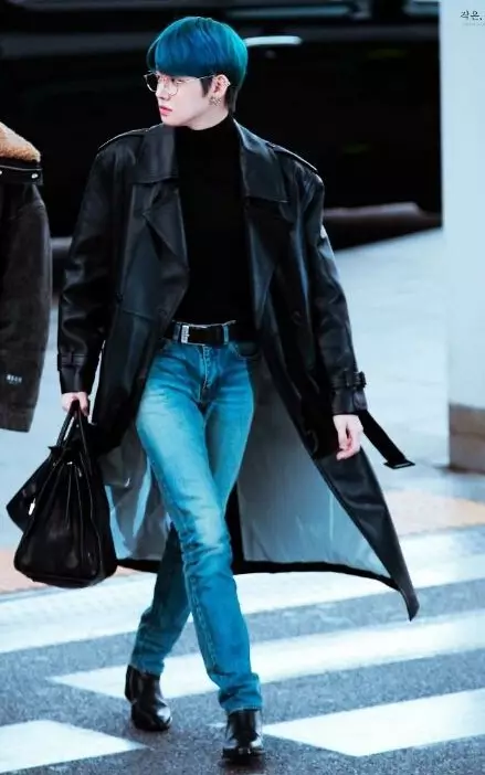 Gaya airport fashion idol K-Pop Berbagai sumber  Gaya airport fashion idol K-Pop Berbagai sumber
