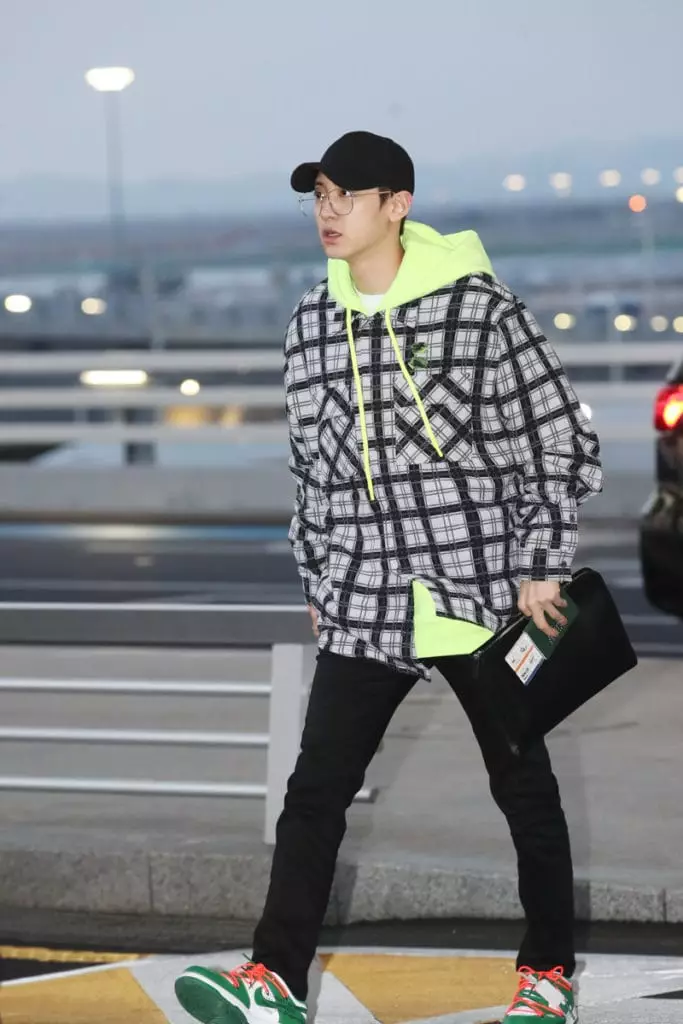 Gaya airport fashion idol K-Pop Berbagai sumber  Gaya airport fashion idol K-Pop Berbagai sumber