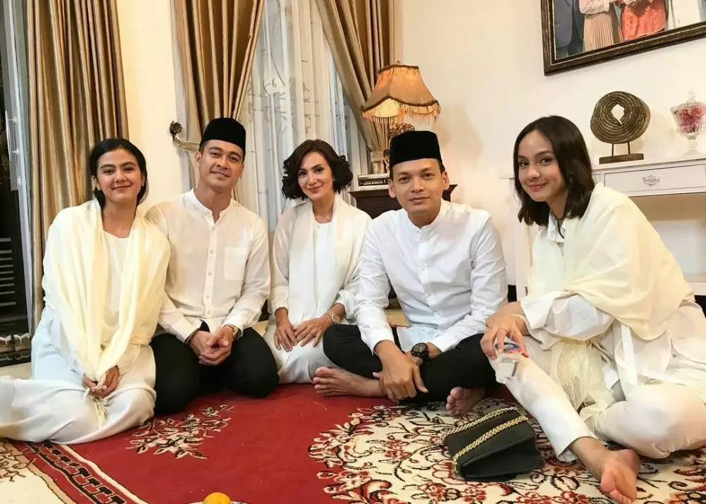 Eza Gionino dan Ben Joshua di luar syuting © Instagram Eza Gionino dan Ben Joshua di luar syuting © Instagram