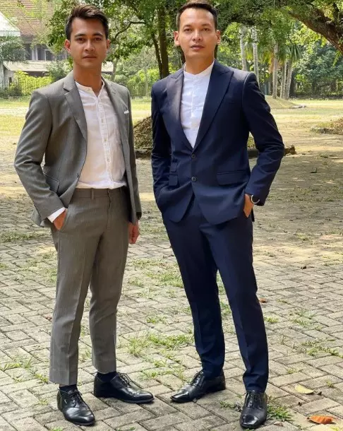 Eza Gionino dan Ben Joshua di luar syuting © Instagram Eza Gionino dan Ben Joshua di luar syuting © Instagram
