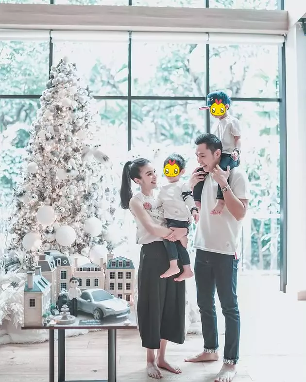 Momen perayaan ulang tahun suami Sandra Dewi © 2021 Instagram