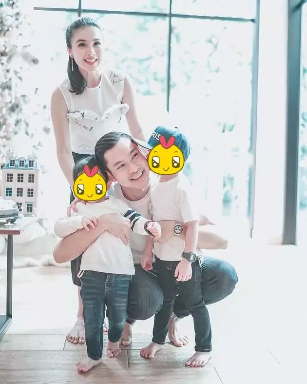 Momen perayaan ulang tahun suami Sandra Dewi © 2021 Instagram