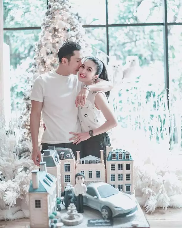 Momen perayaan ulang tahun suami Sandra Dewi © 2021 Instagram