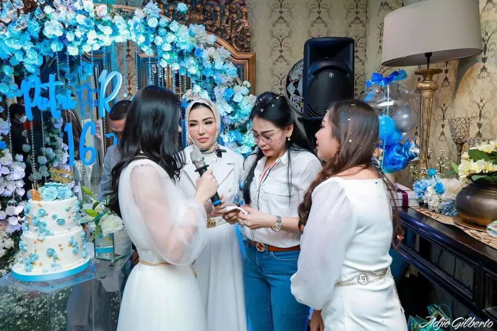 Momen pertemuan Bella Shofie dan mantan istri suaminya © Instagram