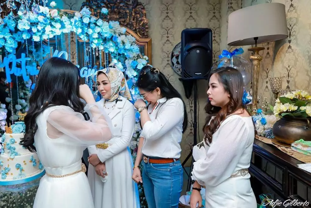 Momen pertemuan Bella Shofie dan mantan istri suaminya © Instagram