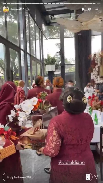 acara lamaran vidi aldiano © 2021 Instagram acara lamaran vidi aldiano © 2021 Instagram