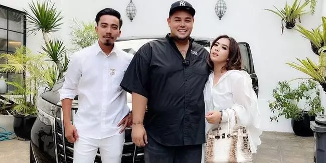 Seleb terima kado mobil mewah dari sahabatnya Berbagai sumber 
