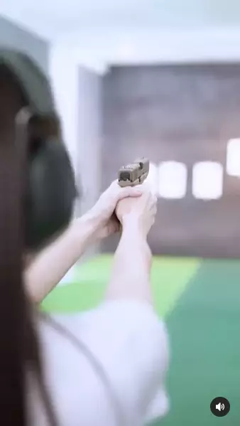 Momen Shandy Aulia coba olahraga tembak Instagram