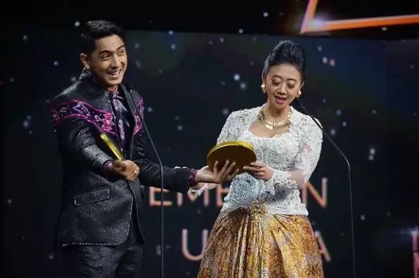 gaya arya saloka di berbagai penghargaan © instagram gaya arya saloka di berbagai penghargaan © instagram