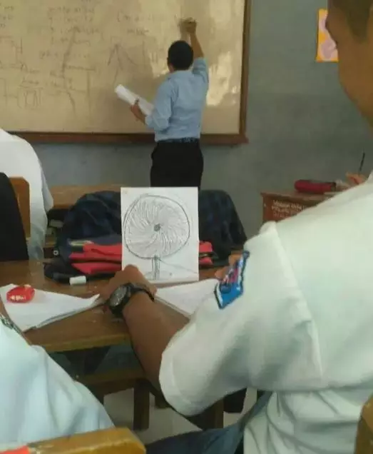 benda nyeleneh di ruang kelas bikin heran © 2021 instagram.com