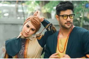 Potret kue ulang tahun 9 suami pesinetron, dihias jadi antimainstream