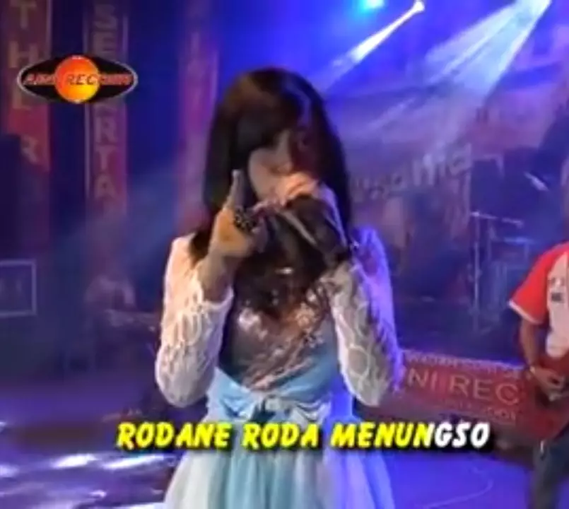 Potret lawas Happy Asmara saat di orkes dangdut Berbagai sumber Potret lawas Happy Asmara saat di orkes dangdut Berbagai sumber