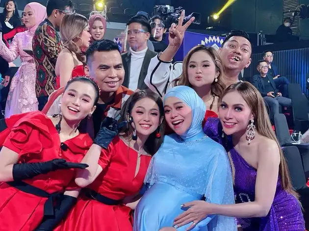 momen Lesty Kejora di Indonesian Dangdut Awards 2021 © Instagram momen Lesty Kejora di Indonesian Dangdut Awards 2021 © Instagram